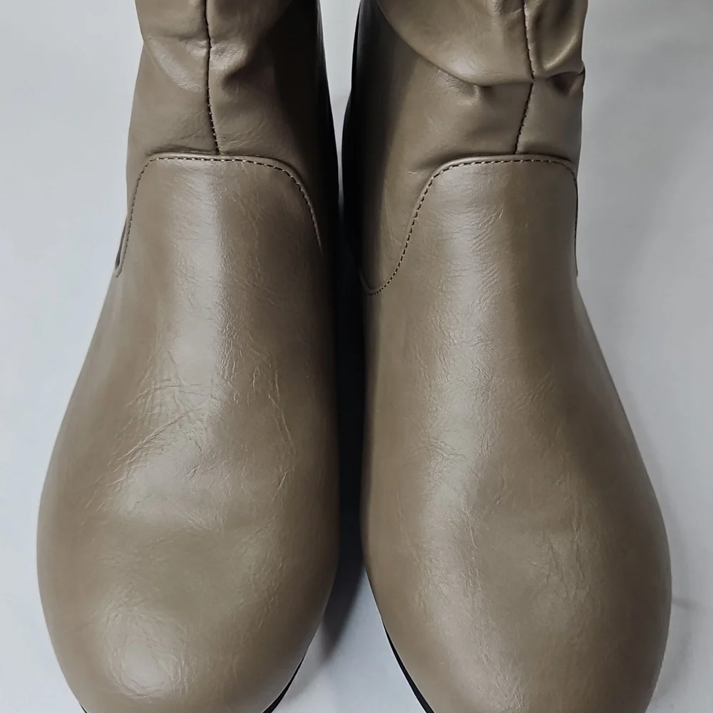 Journee Collection Jayne-Tau Wide Calf Beige Riding Boots Size 8 NWT